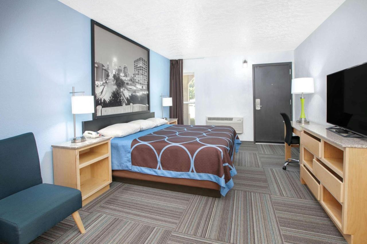 Super 8 By Wyndham City Of Moore Exterior photo